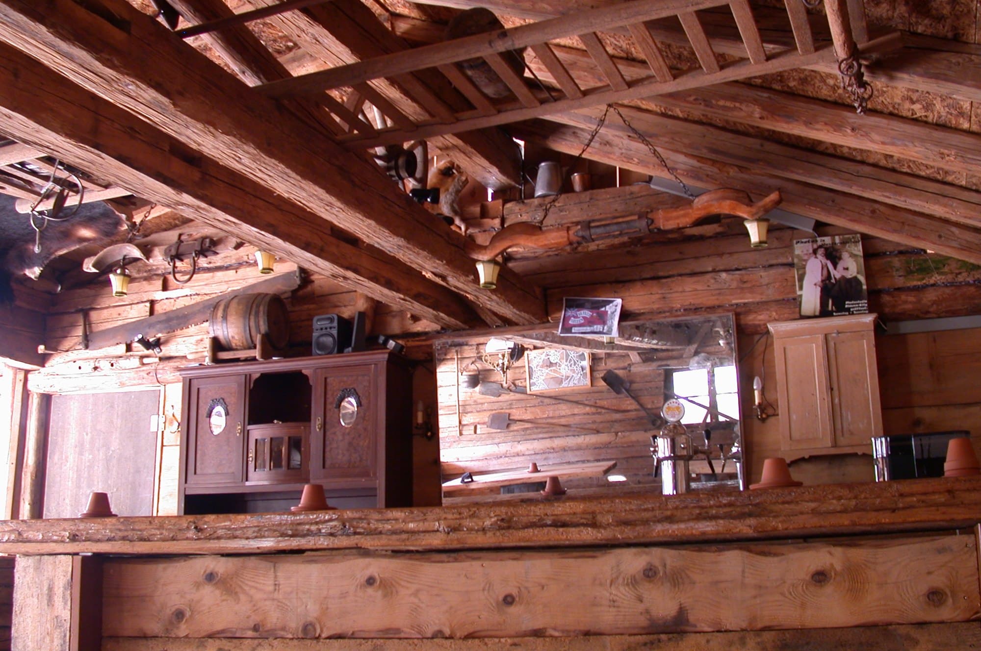 Die Dachbalken und Holzmöbel im Biber
